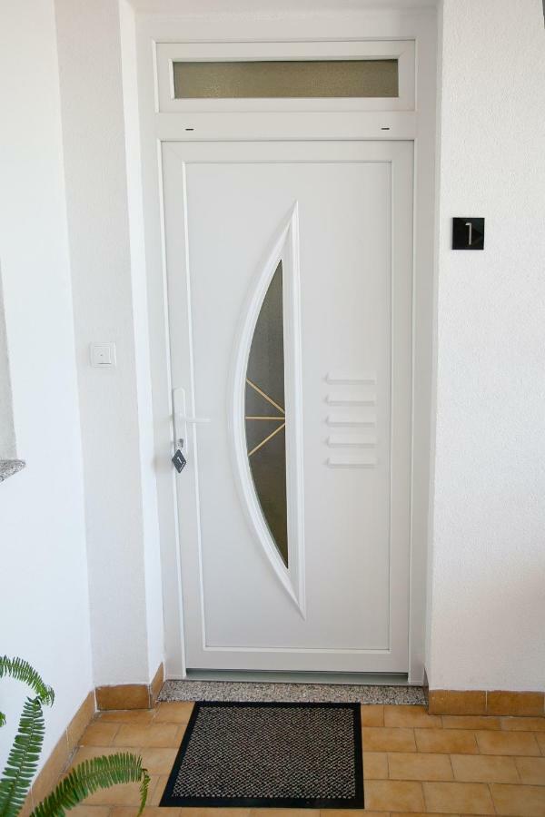 Apartman 1 Zara Esterno foto